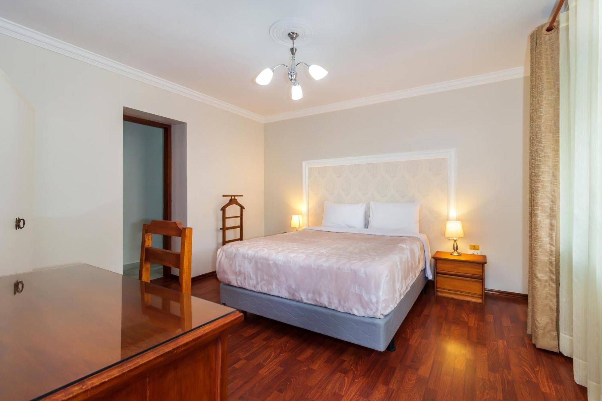 קיטו Hotel La Cartuja מראה חיצוני תמונה